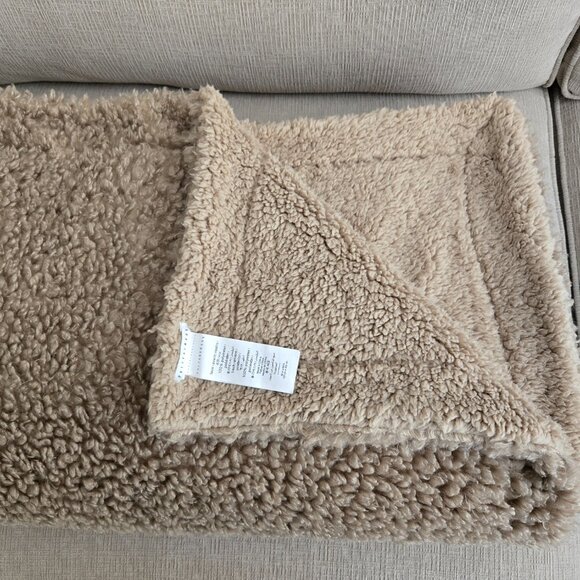 Pottery Barn Mushroom Fireside Cozy Sherpa Reversible Throw Blanket 50 x 60 - Picture 5 of 7